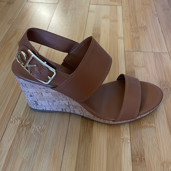 Women’s Calvin Klein Wedge Heels. Tan. Size 8. - Picture 3 of 5